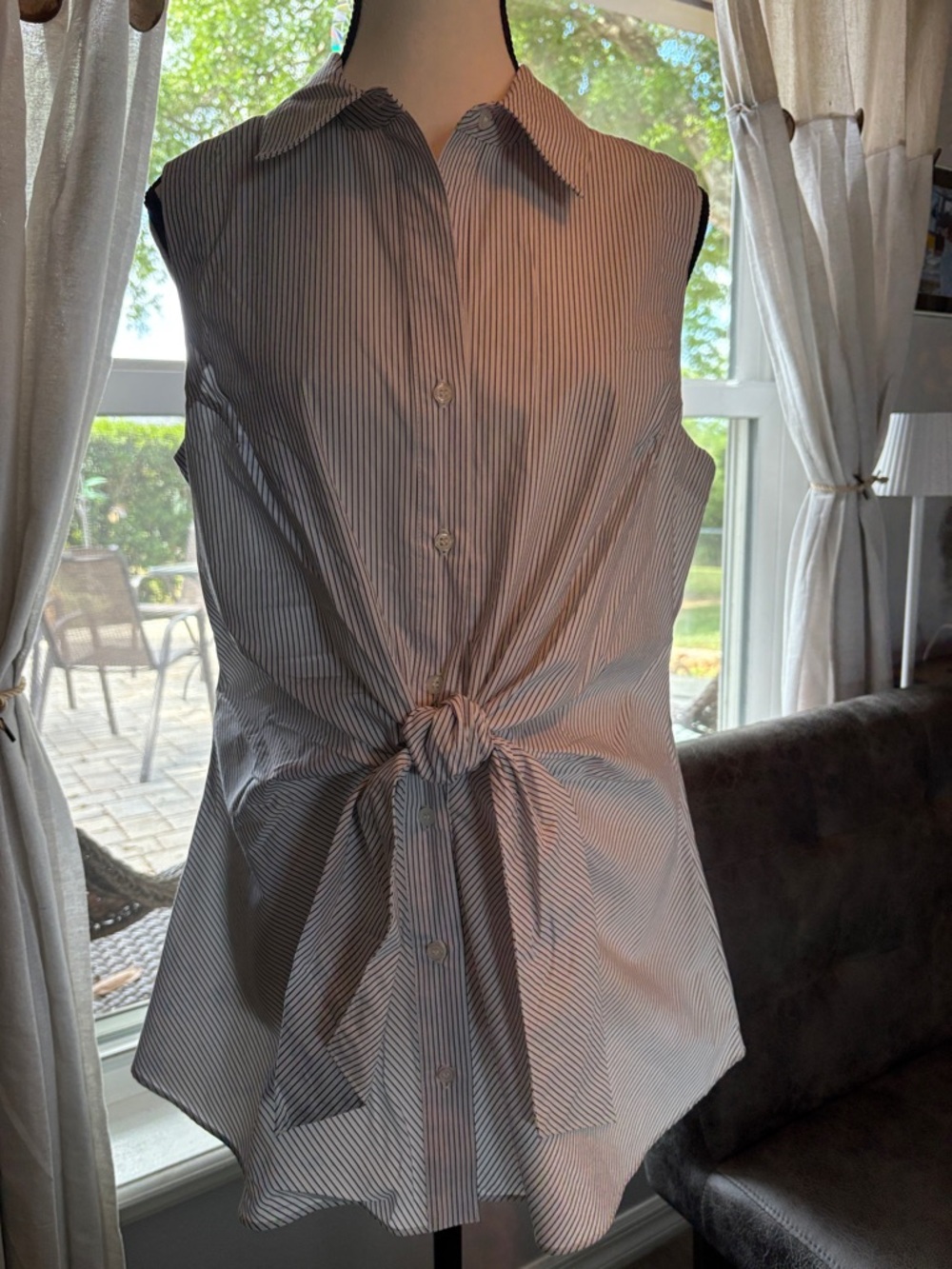 Sleeveless Button-Up Tie-Front tunic Top in Navy Pinstripe